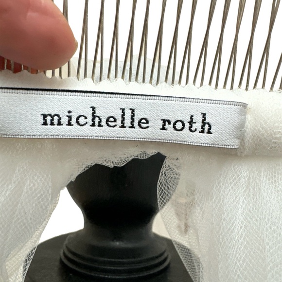 Michelle Roth Veil. Simple and elegant w/diamond trim. - Picture 4 of 8